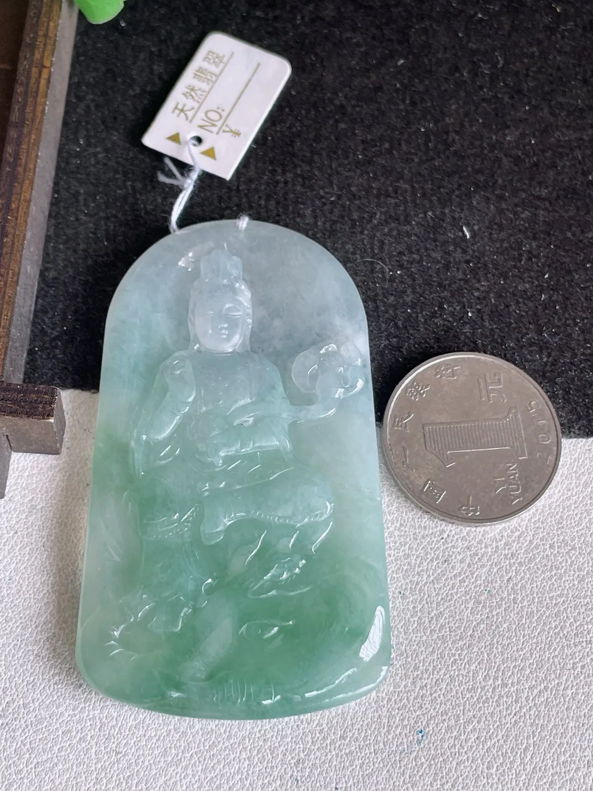 翡翠a货冰种飘绿普贤菩萨吊坠，尺寸69-38.5-5.6，重量:35.81g