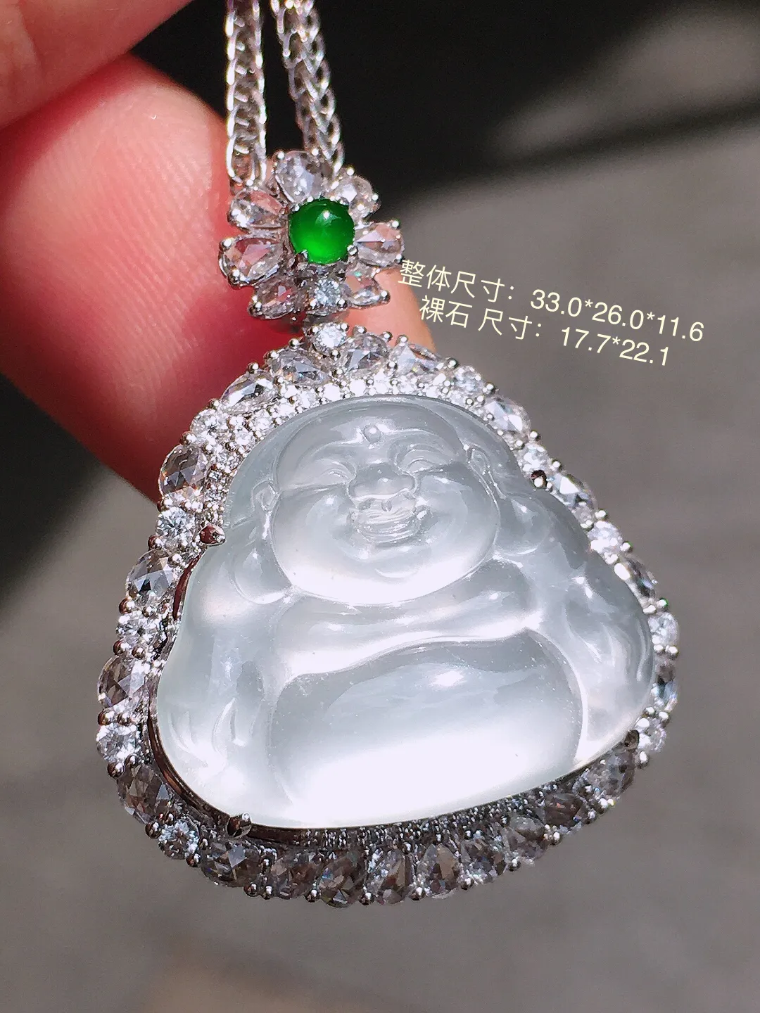 冰种佛公吊坠，玉质细腻，荧光感超
强，饱满圆润，尽显优雅气质，18k
金豪华镶嵌