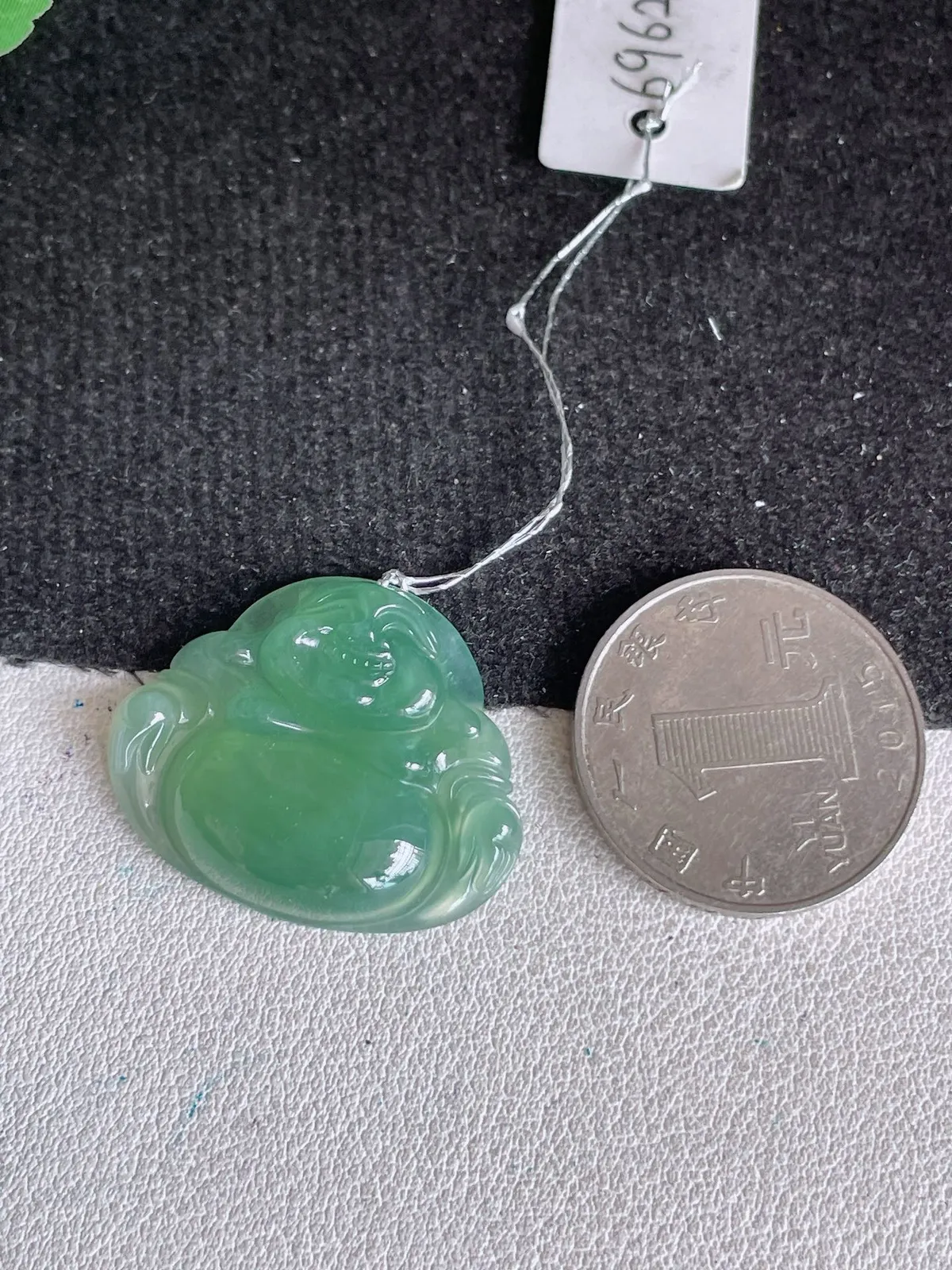 翡翠a货冰种满绿佛公吊坠，尺寸24.5-29.2-5.8，重量:6.13g