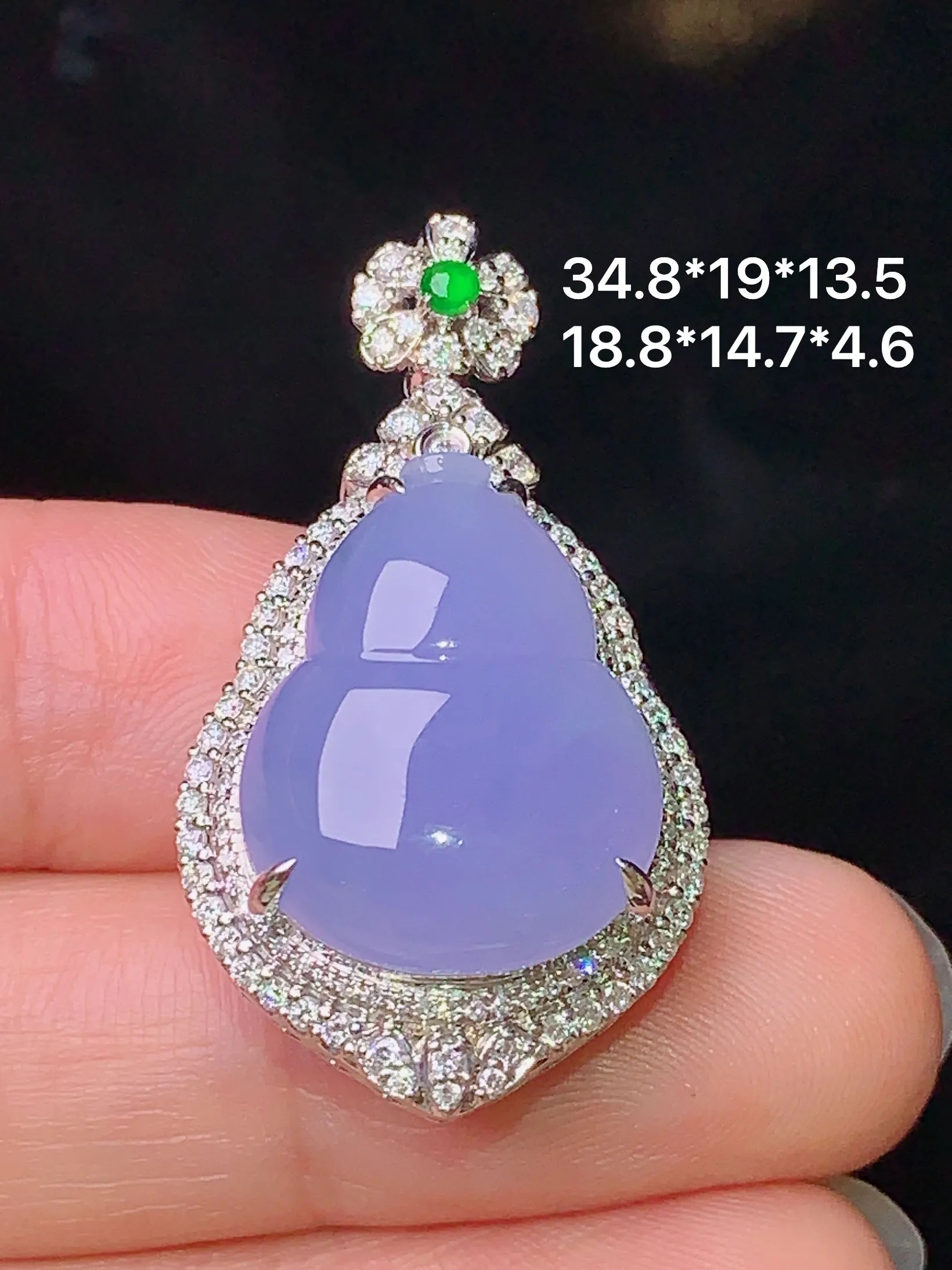 18k金钻镶嵌紫罗兰葫芦吊坠 玉质细腻 色泽清新艳丽 整体尺寸34.8*19*13.5