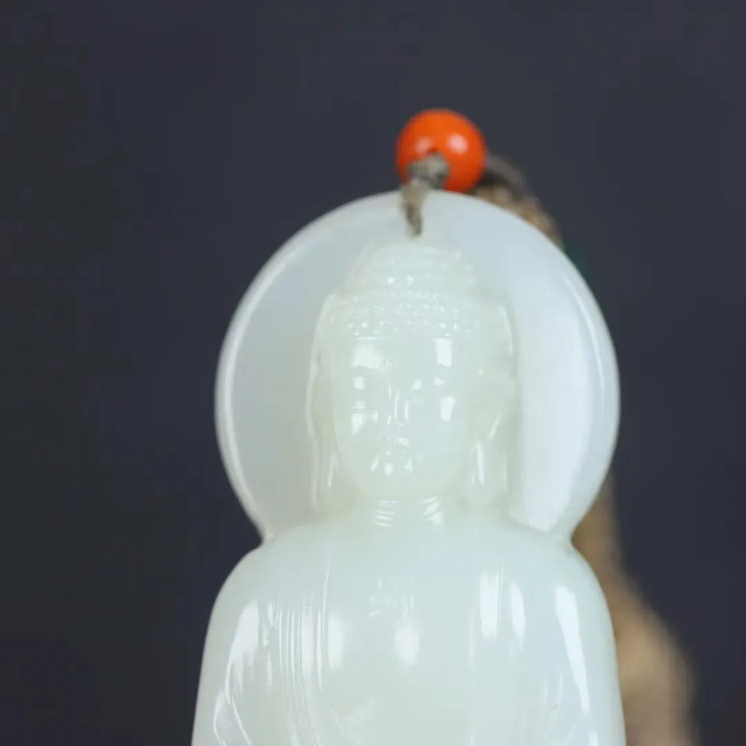 精品美物
【大日如来】和田老坑白玉.凝润若脂，温润而泽，结构细糯。精心雕琢，意境幽生。滴水成佛，清灵