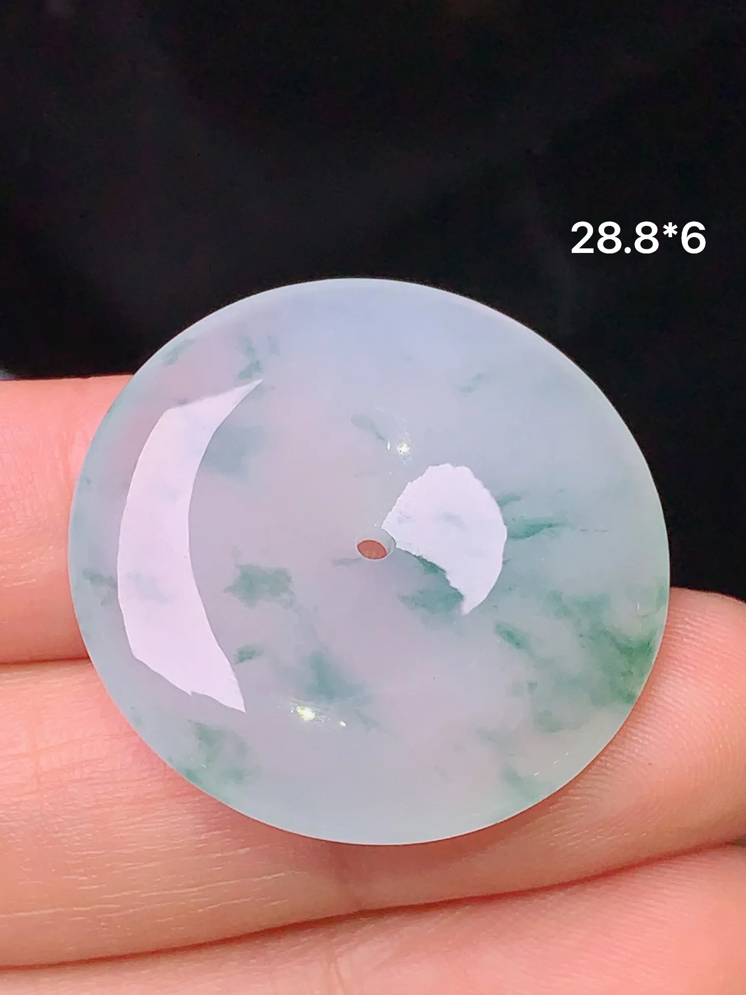 冰种飘绿平安扣吊坠 玉质细腻 色泽艳丽 整体尺寸28.8*6