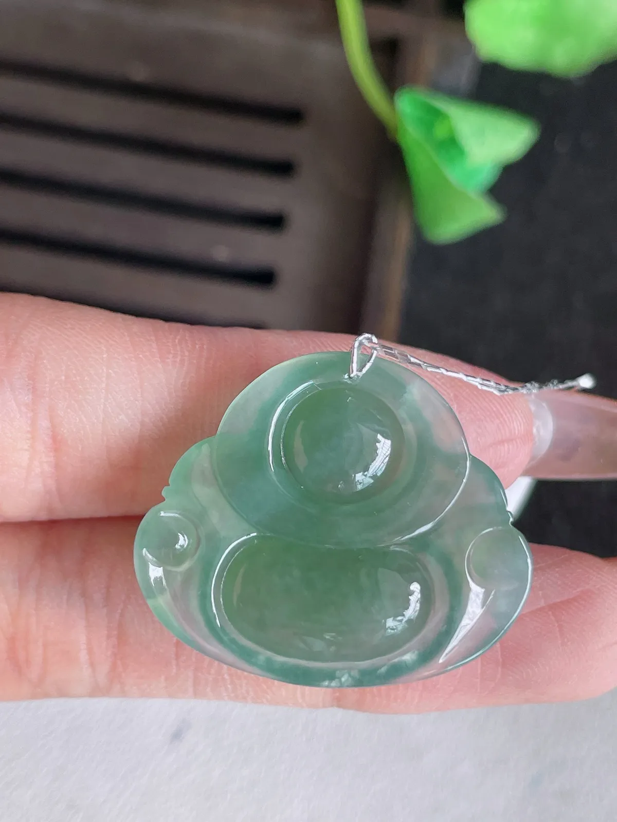 翡翠a货冰种满绿佛公吊坠，尺寸24.5-29.2-5.8，重量:6.13g