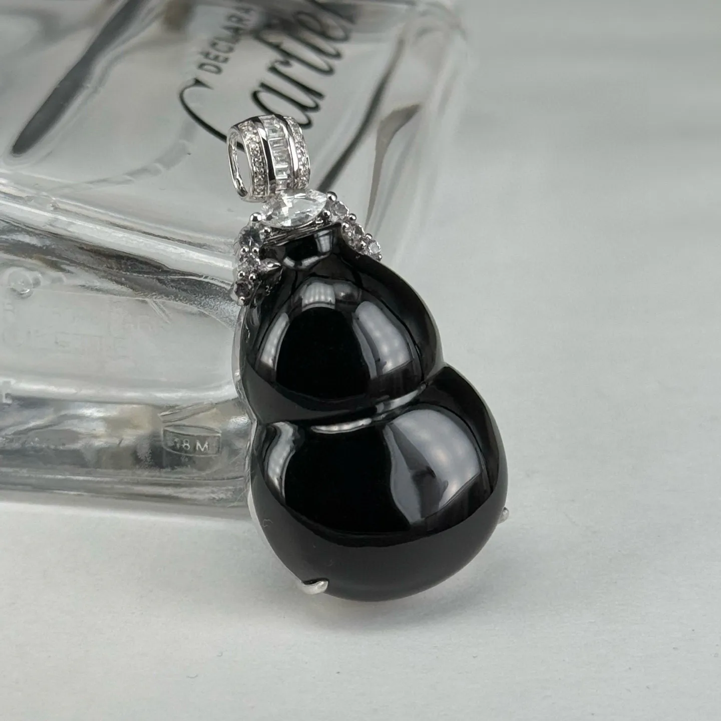 精品18k墨翠葫芦吊坠 种好色正 黑度极好 打灯通透 油性十足 尺寸38.8
