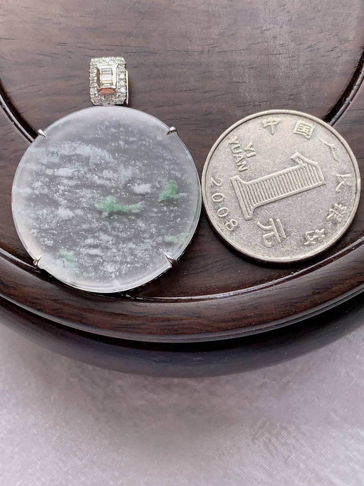 翡翠a货18k金冰种飘绿无事牌吊坠，尺寸29.5-6，重量:9.53g
