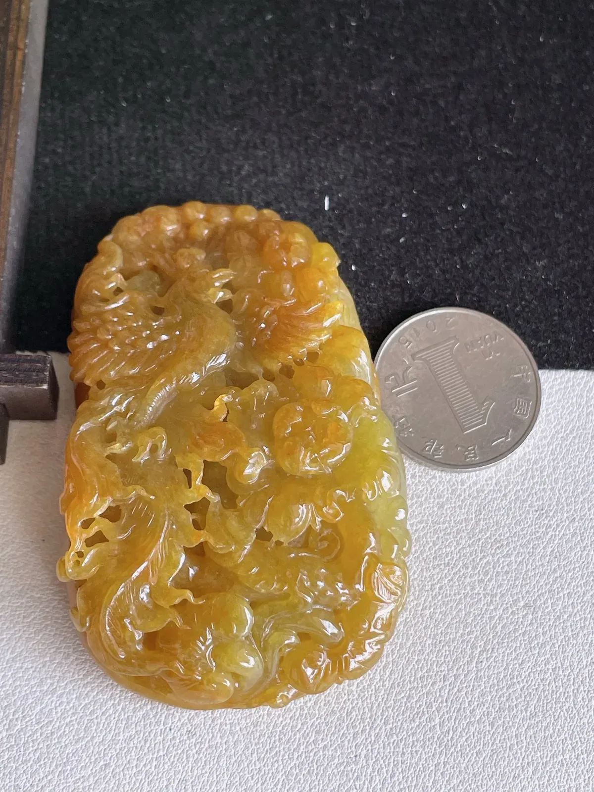 翡翠a货冰种黄翡凤凰吊坠，尺寸72-44.8-18.8，重量:109.55g
