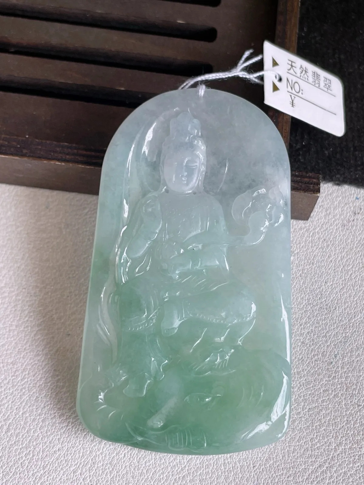翡翠a货冰种飘绿普贤菩萨吊坠，尺寸69-38.5-5.6，重量:35.81g