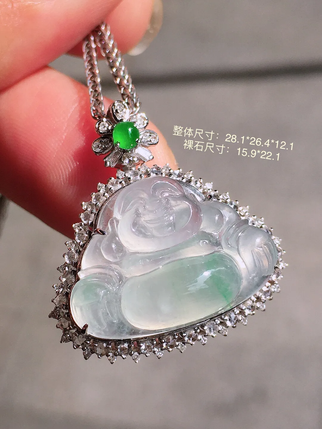 冰种佛公吊坠，玉质细腻，荧光感超
强，饱满圆润，尽显优雅气质，18k
金豪华镶嵌