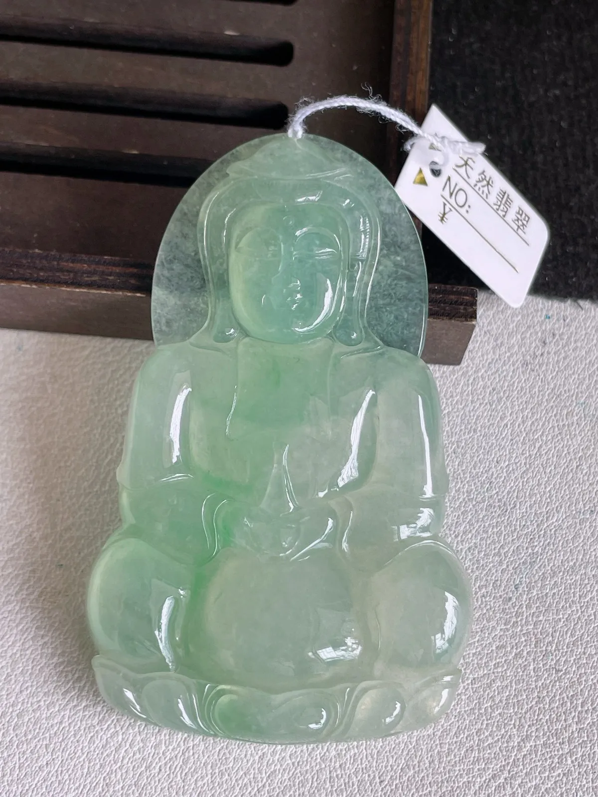 翡翠a货冰种满绿观音菩萨吊坠，尺寸68-42.6-6.4，重量:35.12g