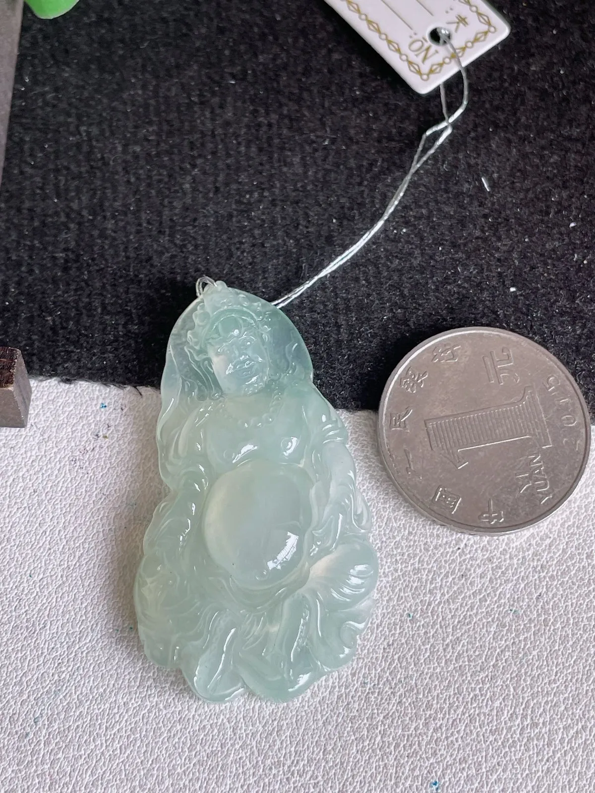 翡翠a货冰种晴水绿黄财神吊坠，尺寸47.8-27-5.2，重量:11.61g