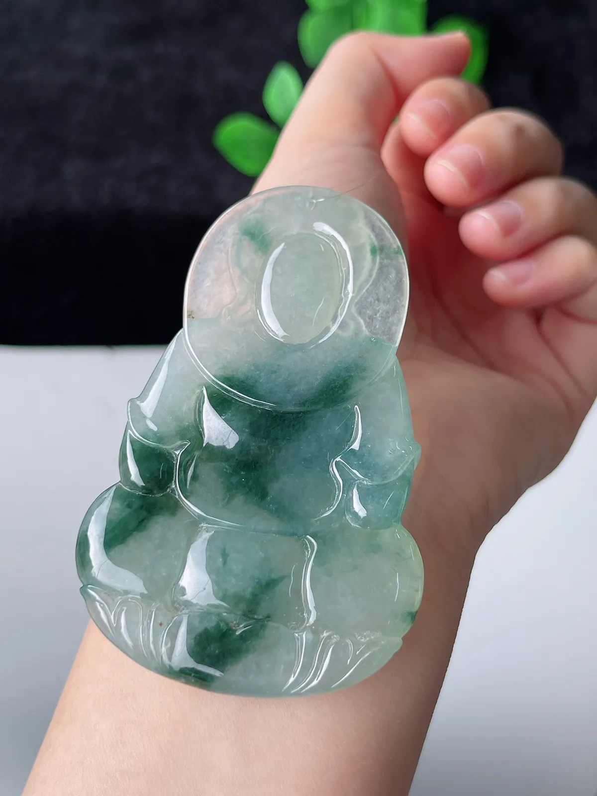 翡翠冰糯种绿色大观音吊坠
