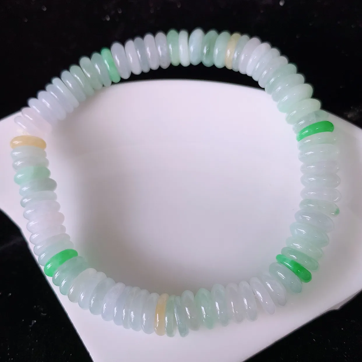 自然光实拍，冰润多宝翡翠手链，多彩翡翠手串，水润秀气，料子细腻，清爽，高档大气，自戴送礼佳品！#00