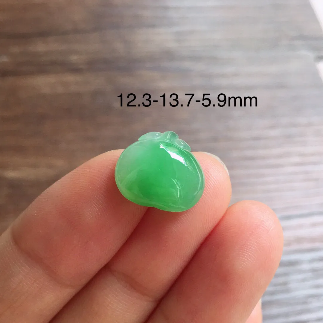 翠绿苹果，镶嵌佳品，冰润色阳，种水足 尺寸12.3*13.7*5.9