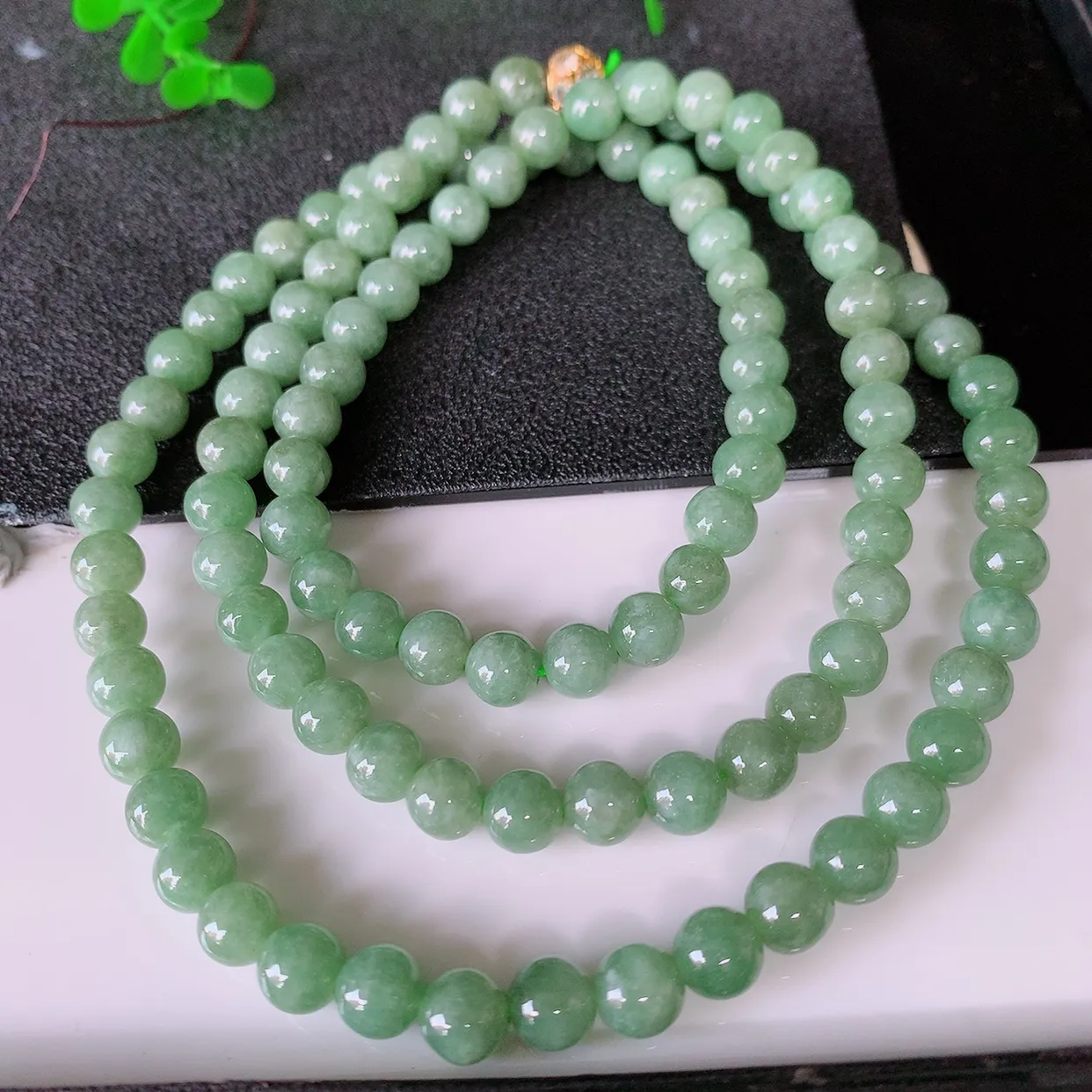 自然光实拍，冰润满色翡翠圆珠项链   （装饰扣）玉质细腻  冰清玉润  颜色漂亮  #001.1取一尺寸7mm