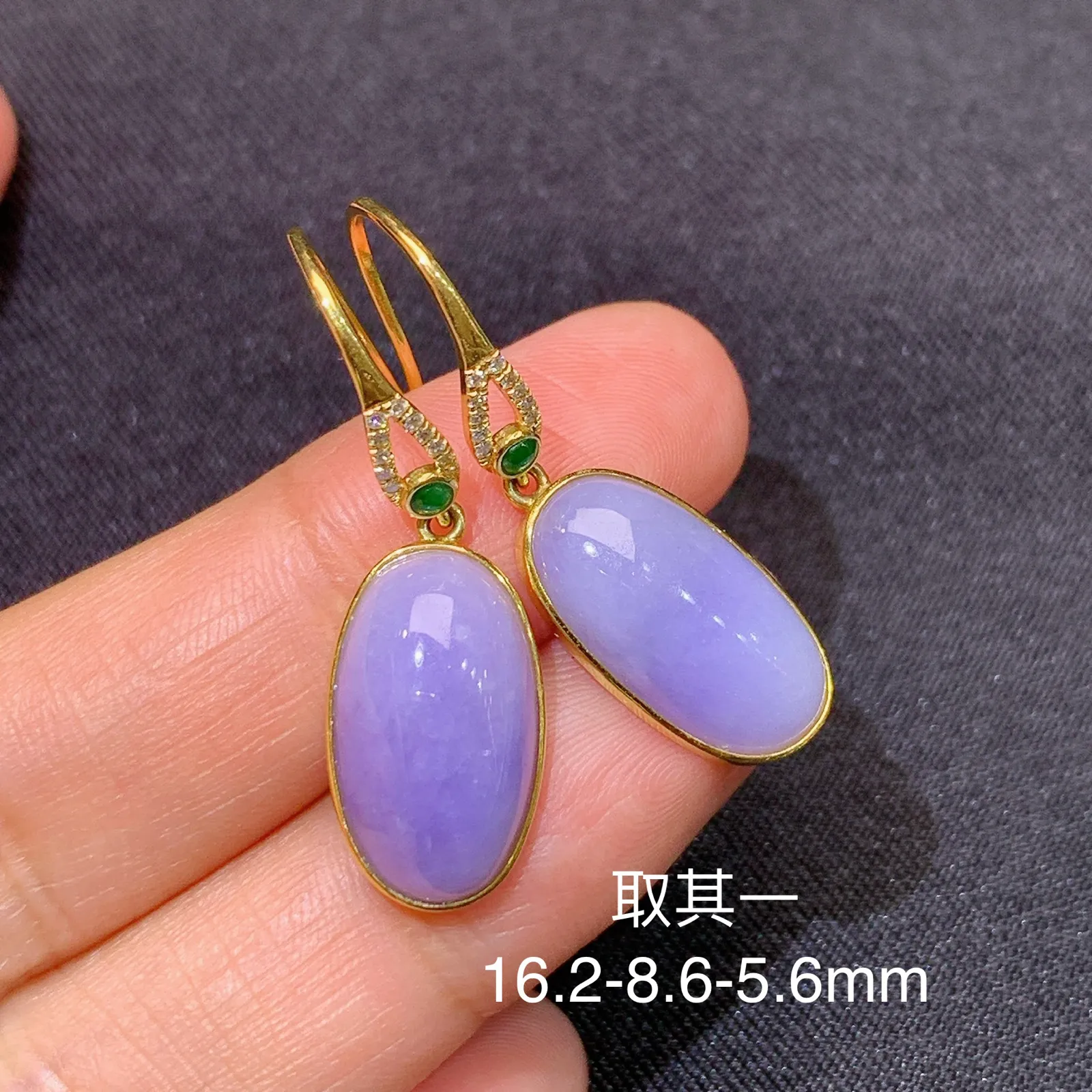紫罗兰蛋面耳坠，18k金镶嵌，温润细腻，颜色浓郁 xu尺寸16.2*8.6*5.6