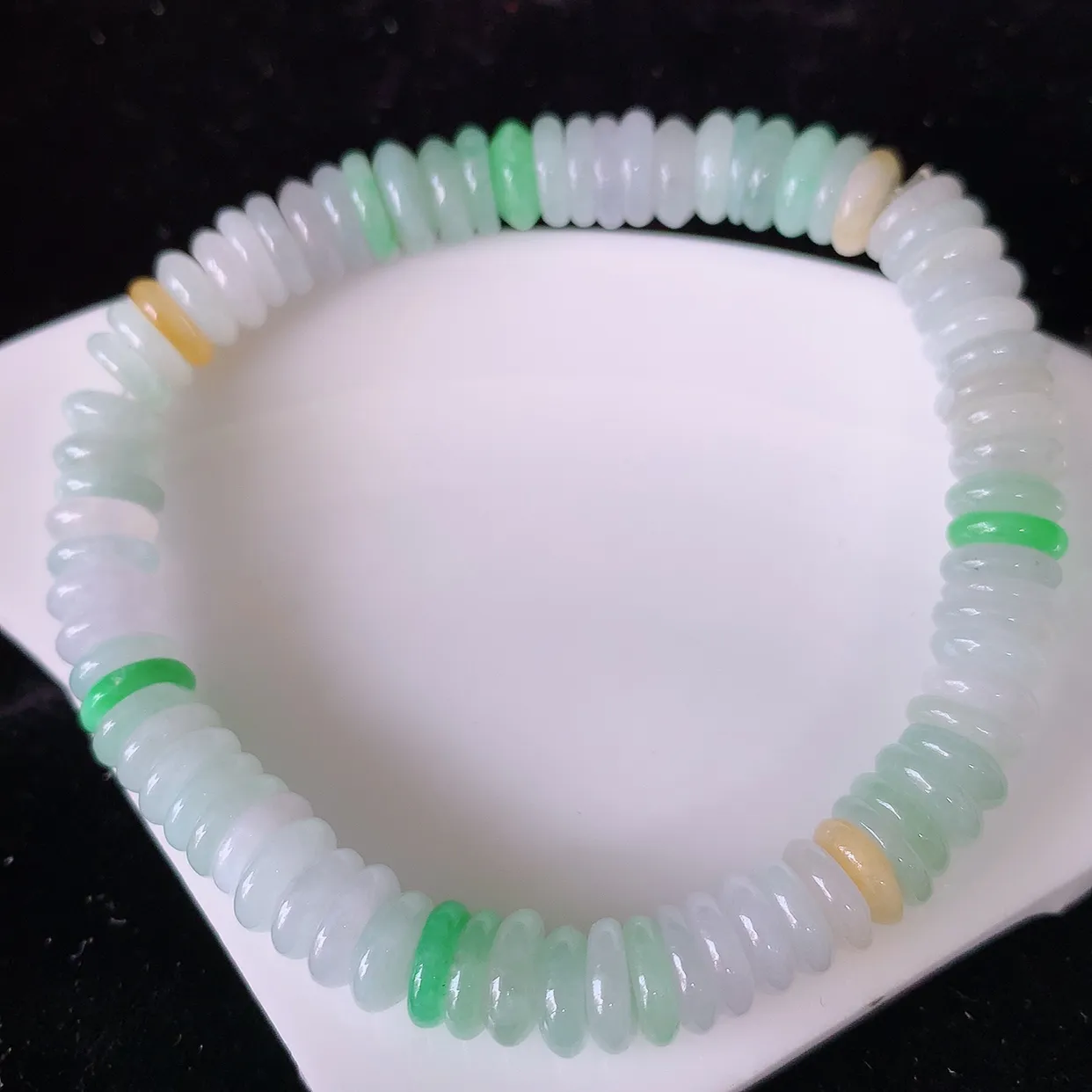 自然光实拍，冰润多宝翡翠手链，多彩翡翠手串，水润秀气，料子细腻，清爽，高档大气，自戴送礼佳品！#00