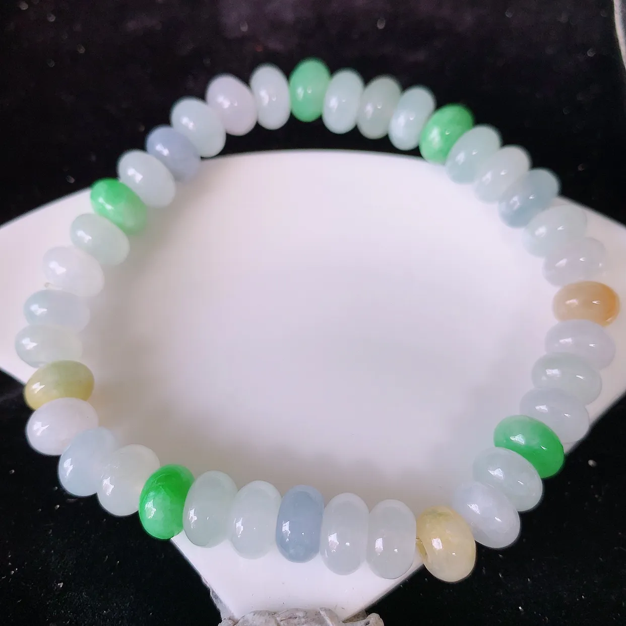 自然光实拍，冰润多宝翡翠手链，多彩翡翠手串，水润秀气，料子细腻，清爽，高档大气，自戴送礼佳品！#004.4取一尺寸8.2*4.8mm