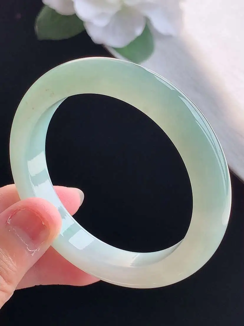 a货翡翠老坑冰种晴底正装正圈手镯51-52小圈口  尺寸51.5×10×8mm 重量45.45g 0