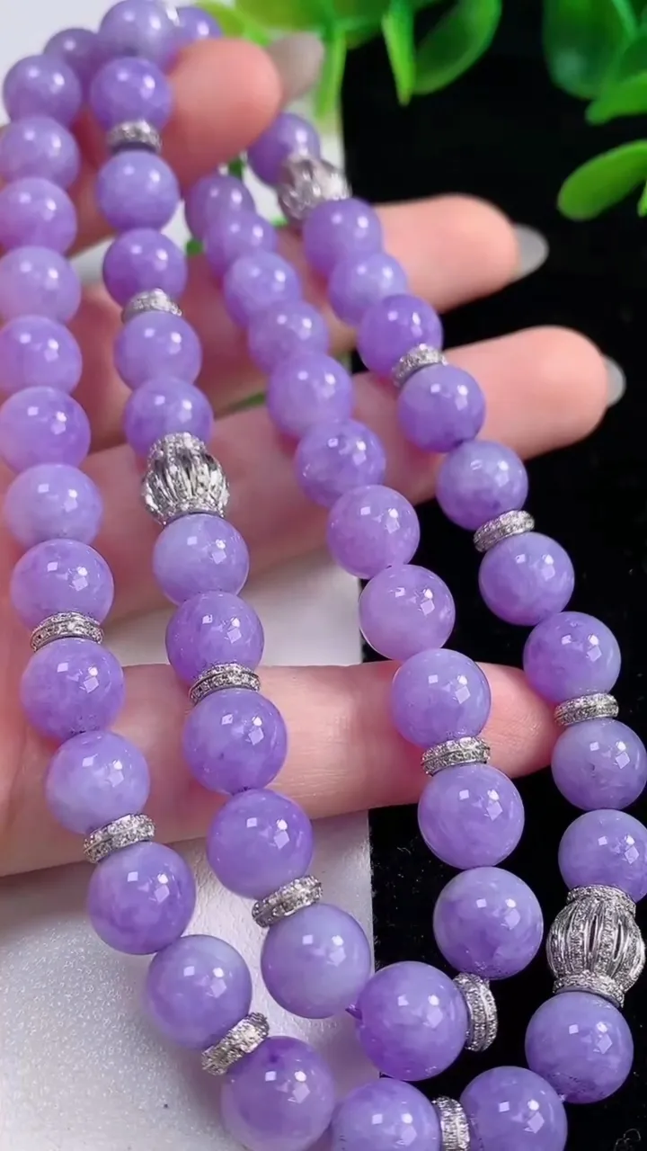 天然A货翡翠收藏级紫罗兰圆珠项链，尺寸8-52颗，重量:65.48g10月7日
工厂直销收藏佳品,种好水足，色泽均匀，有种有色，上手高大气！