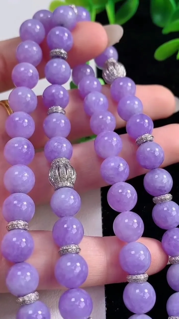 天然A货翡翠收藏级紫罗兰圆珠项链，尺寸8-52颗，重量:65.48g10月7日
工厂直销收藏佳品,种好水足，色泽均匀，有种有色，上手高大气！