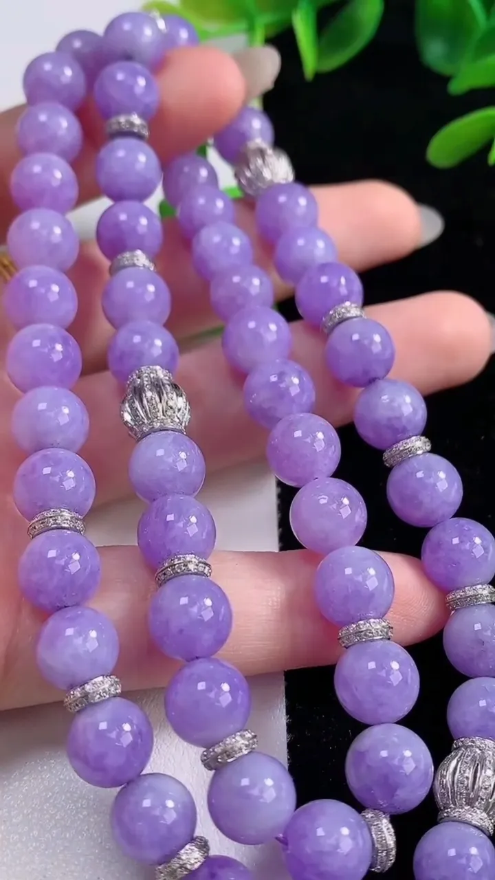 天然A货翡翠收藏级紫罗兰圆珠项链，尺寸8-52颗，重量:65.48g10月7日
工厂直销收藏佳品,种好水足，色泽均匀，有种有色，上手高大气！
