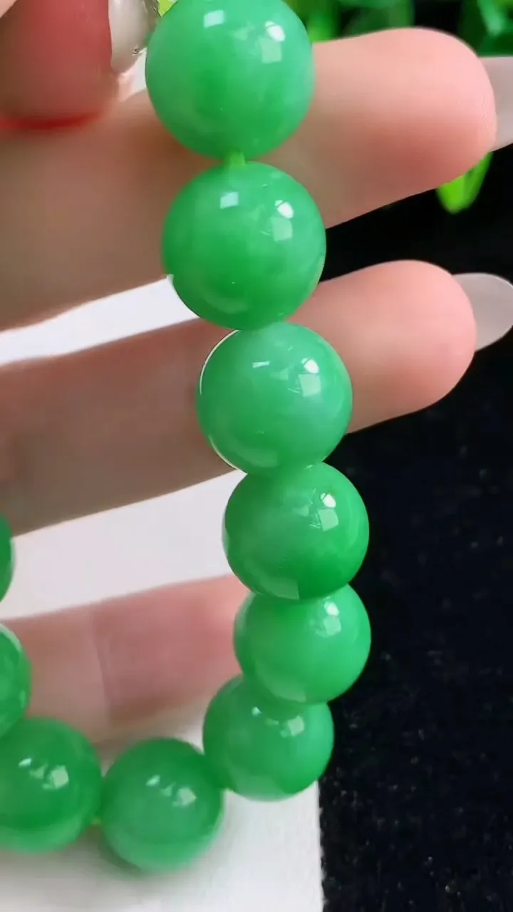天然A货翡翠圆珠手串，尺寸12-16颗，重量:51.64g10月7日
工厂直销收藏佳品,种好水足，色泽均匀，有种有色，上手高大气！