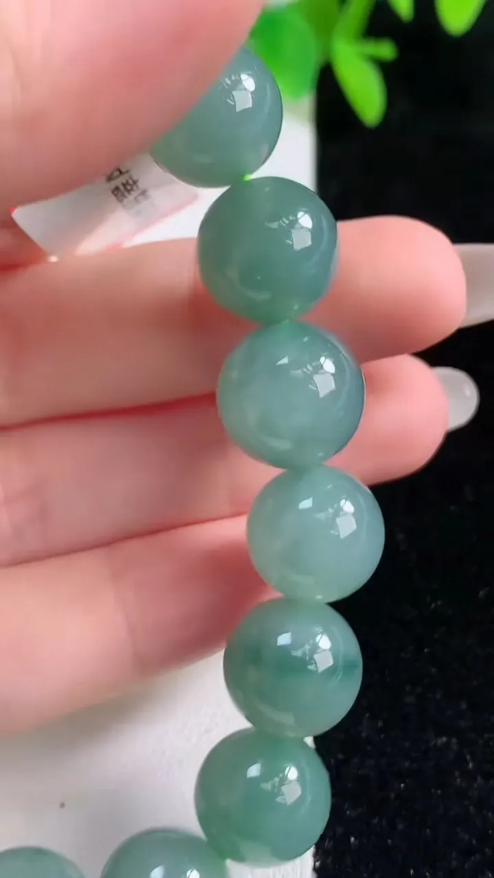 天然A货翡翠圆珠手串，尺寸12.2-16颗，重量:50.13g10月9日
工厂直销收藏佳品,种好水足，色泽均匀，有种有色，上手高大气！