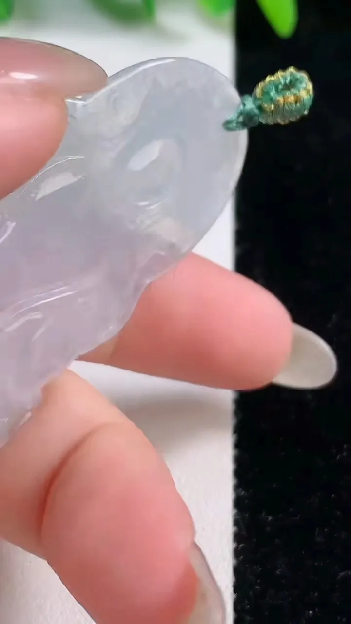 天然A货翡翠度母观音吊坠，尺寸59.3-36.8-5.8，重量:19.95g
10月9日