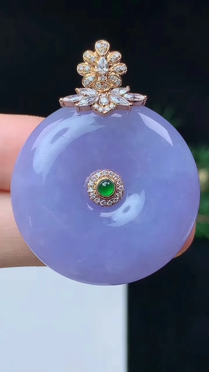 天然A货翡翠k金紫罗兰平安扣吊坠，尺寸31.7-8.5，重量:20.30g
10月12日