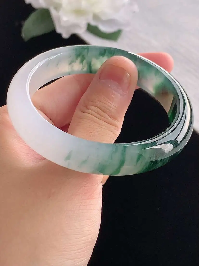 a货翡翠老坑冰种飘花半山半水贵妃手镯53-54圈口  尺寸53.3×47×12.4×7.2mm 重量46.58g 1012 A79