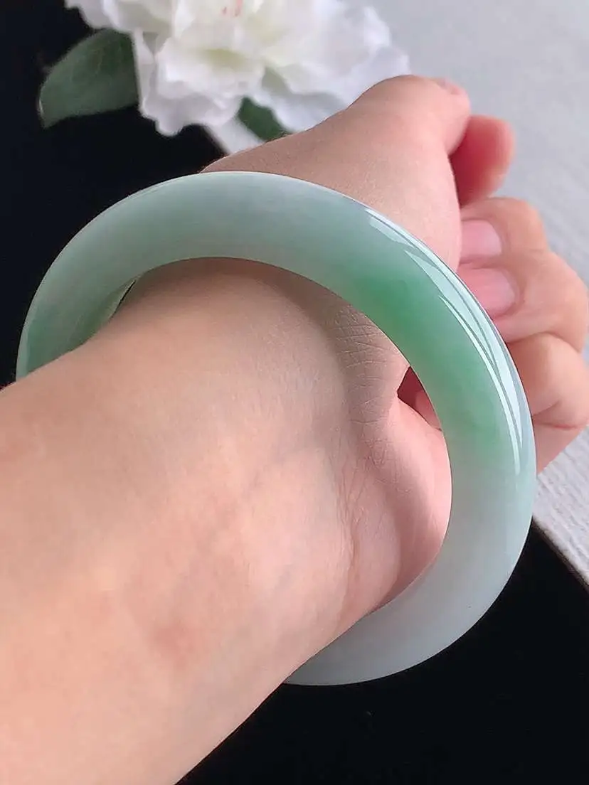 a货翡翠老坑冰种飘绿厚装正装正圈手镯54-55圈口 尺寸54.8×12.6×9.2mm 重量66.28g 1012