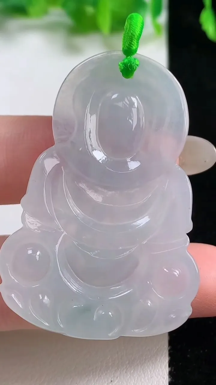 天然A货翡翠冰种飘花正装观音菩萨吊坠，尺寸47.2-33-6.3，重量:14.58g
10月13日