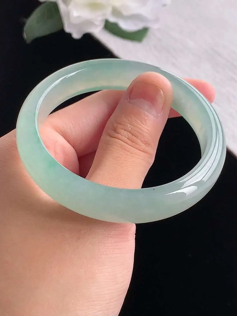 a货翡翠老坑冰种飘绿正装正圈手镯52-53小圈口  尺寸52.8×11.3×6.8mm 重量42.06g 1012