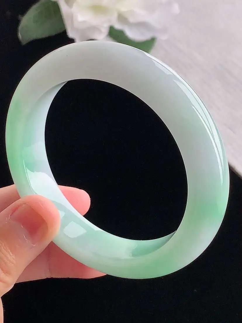 a货翡翠老坑冰种飘绿厚装正装正圈手镯54-55圈口 尺寸54.8×12.6×9.2mm 重量66.28g 1012