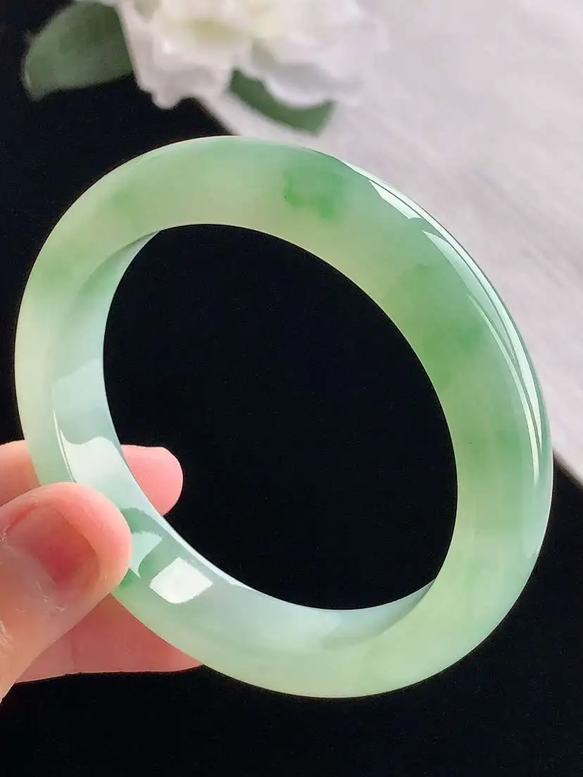 a货翡翠老坑冰种飘绿正装正圈手镯52-53小圈口 尺寸52.8×12×8.2mm 重量53.88g 1012