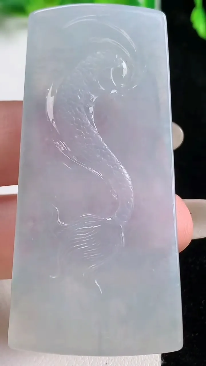 天然A货翡翠龙牌吊坠，尺寸61.3-28.8-6.3，重量:24.07g
10月13日