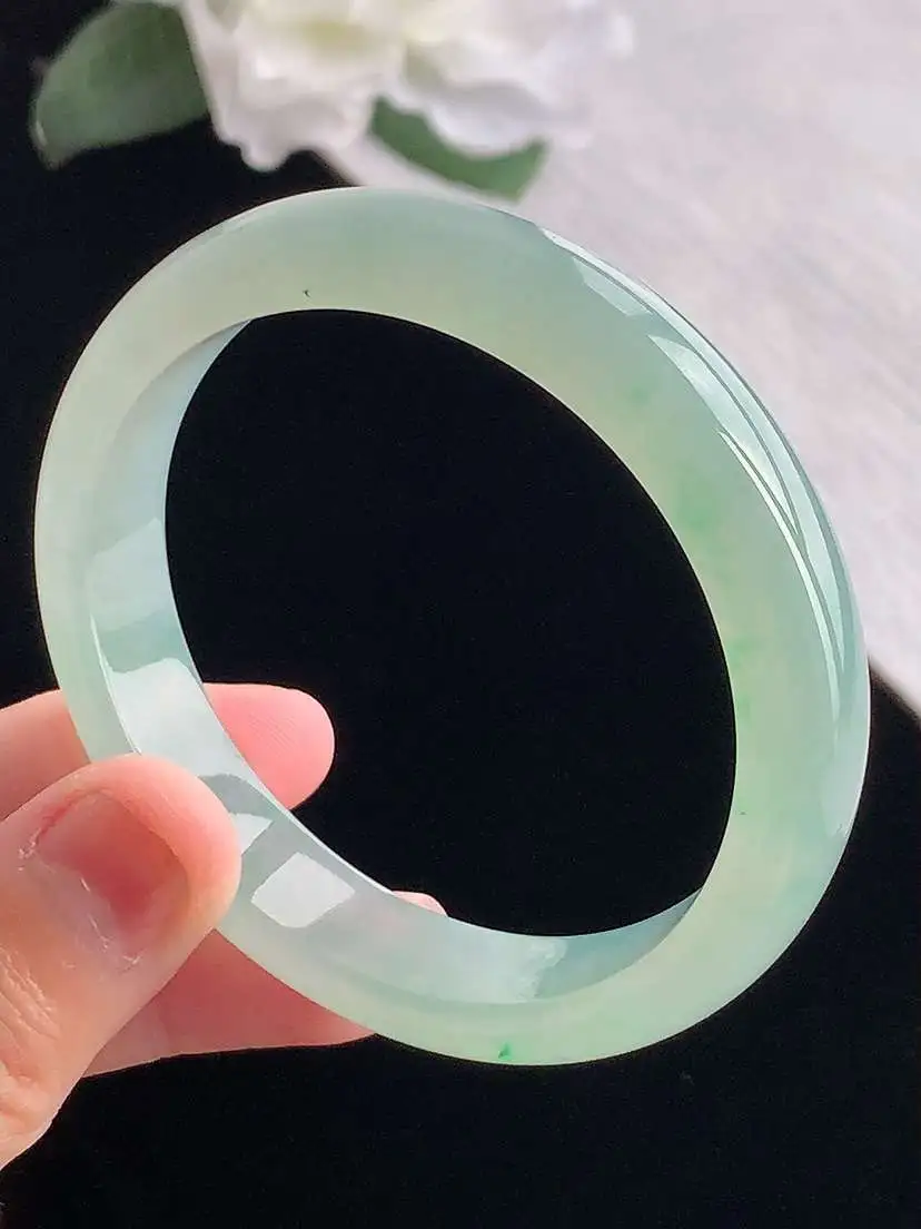 a货翡翠老坑冰种飘绿正装正圈手镯52-53小圈口  尺寸52.8×11.3×6.8mm 重量42.06g 1012