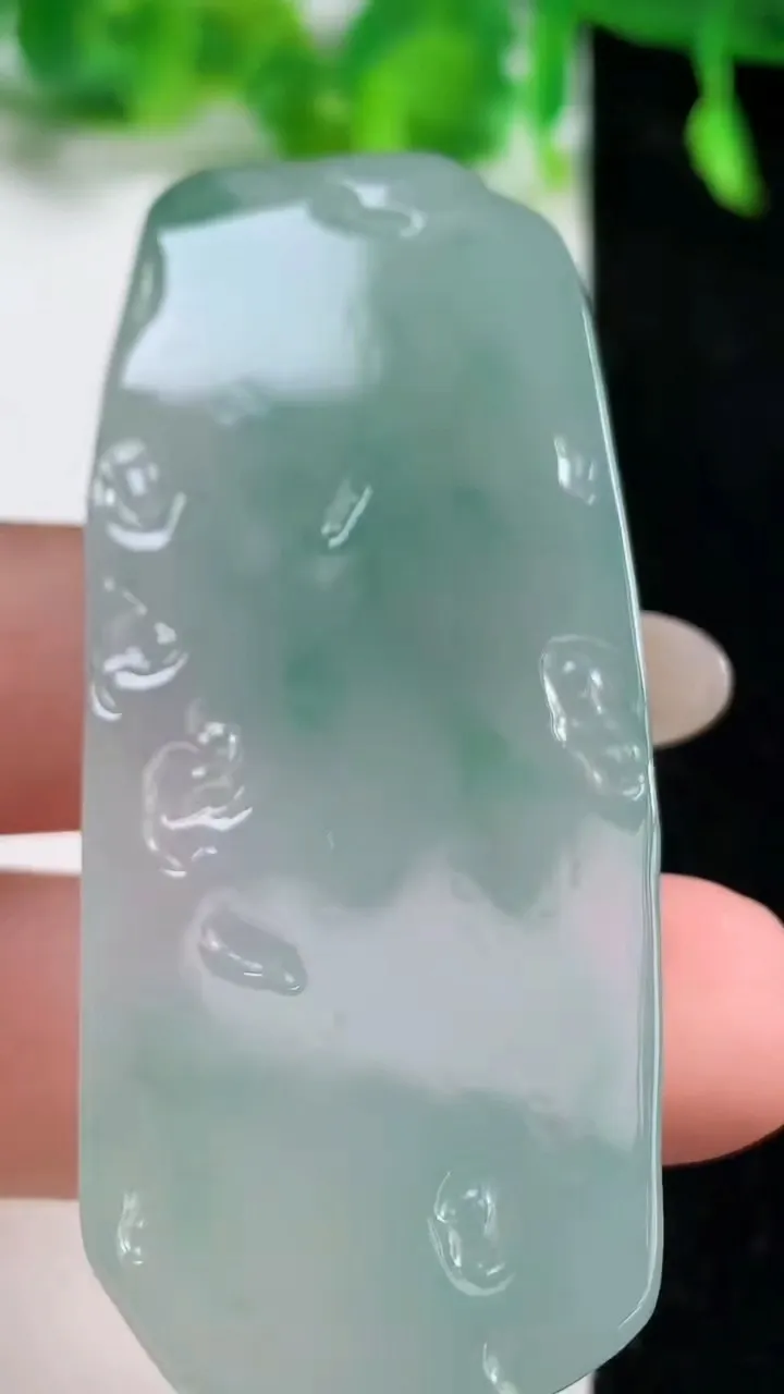 天然A货翡翠冰种飘花悟道吊坠，尺寸62-25.4-6，重量:26.50g
10月13日