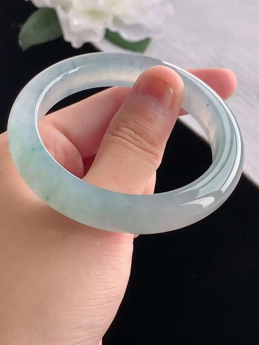 a货翡翠老坑冰种飘花正装正圈手镯52-53小圈口  尺寸52.3×10.4×8.5mm 重量48.03g 1012