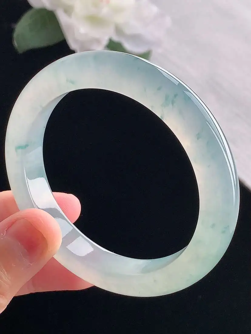 a货翡翠老坑冰种飘花正装正圈手镯52-53小圈口  尺寸52.3×10.4×8.5mm 重量48.03g 1012