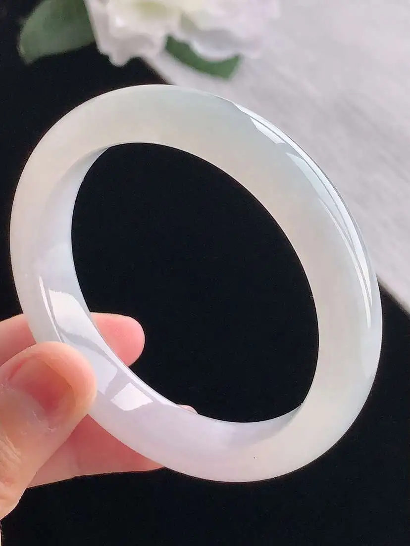 a货翡翠老坑冰种白月光正装正圈手镯53-54圈口  尺寸53.5×12×7.8mm 重量49.92g
