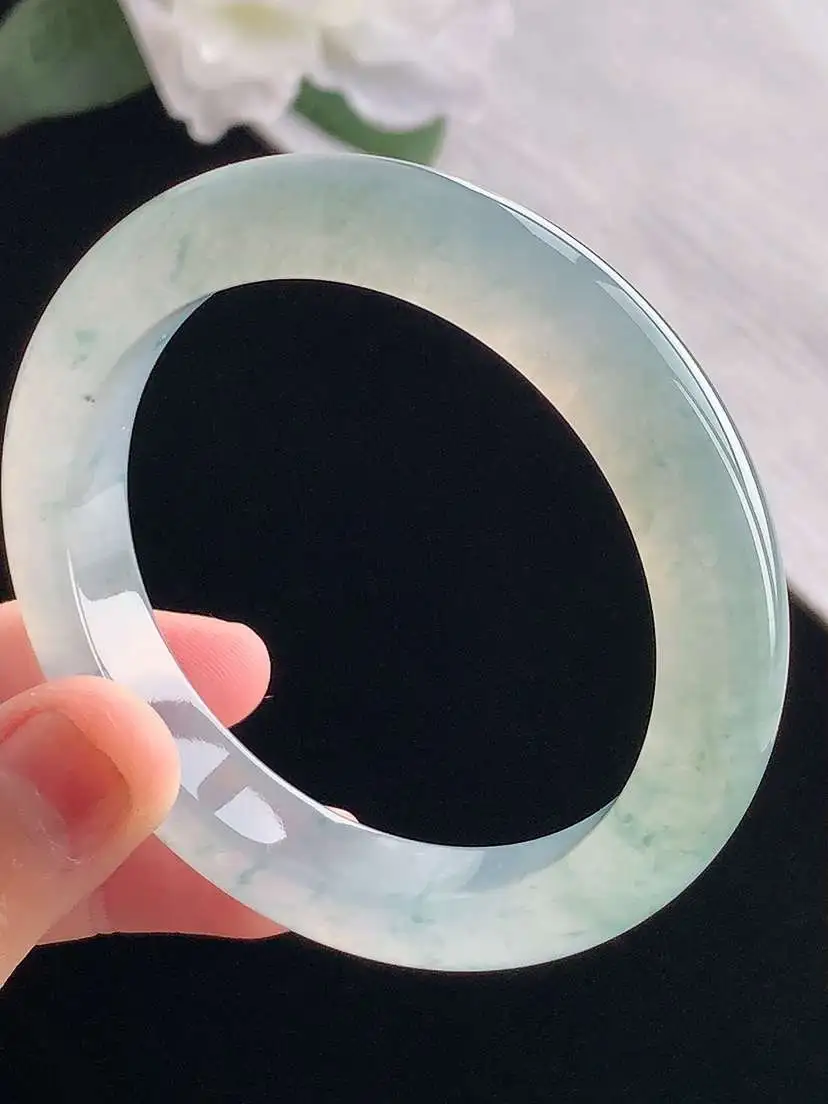 a货翡翠老坑冰种飘花正装正圈手镯52-53小圈口  尺寸52.3×10.4×8.5mm 重量48.03g 1012