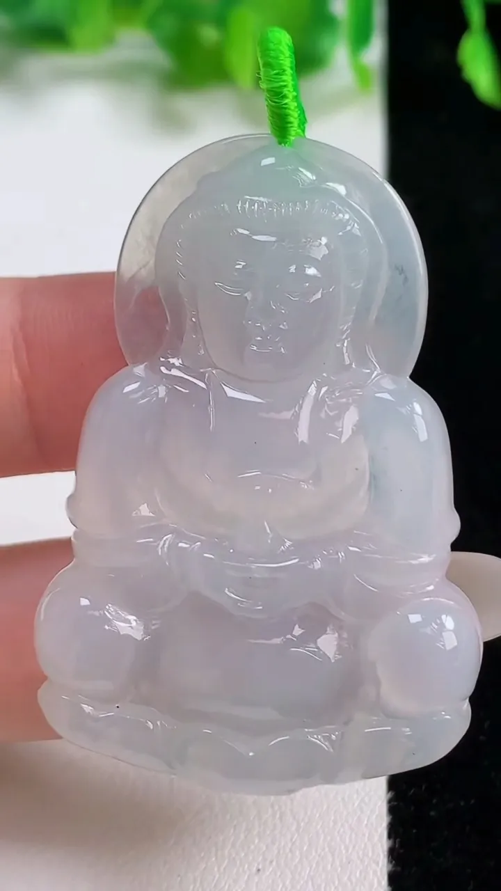 天然A货翡翠正装观音菩萨吊坠，尺寸48.2-33.4-6，重量:15.04g
10月13日