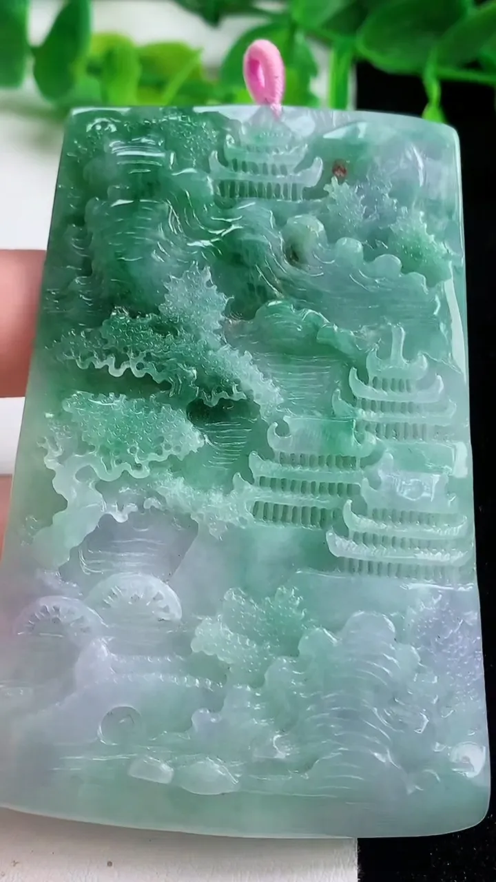 天然A货翡翠山水牌吊坠，尺寸73.6-48.8-7，重量:52.00g
10月13日