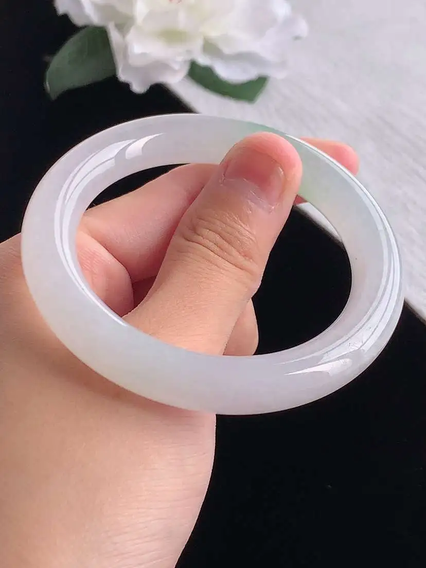 a货翡翠老坑冰种飘绿圆条手镯51-52小圈口  尺寸51.8×9.8mm 重量49.40g 1012