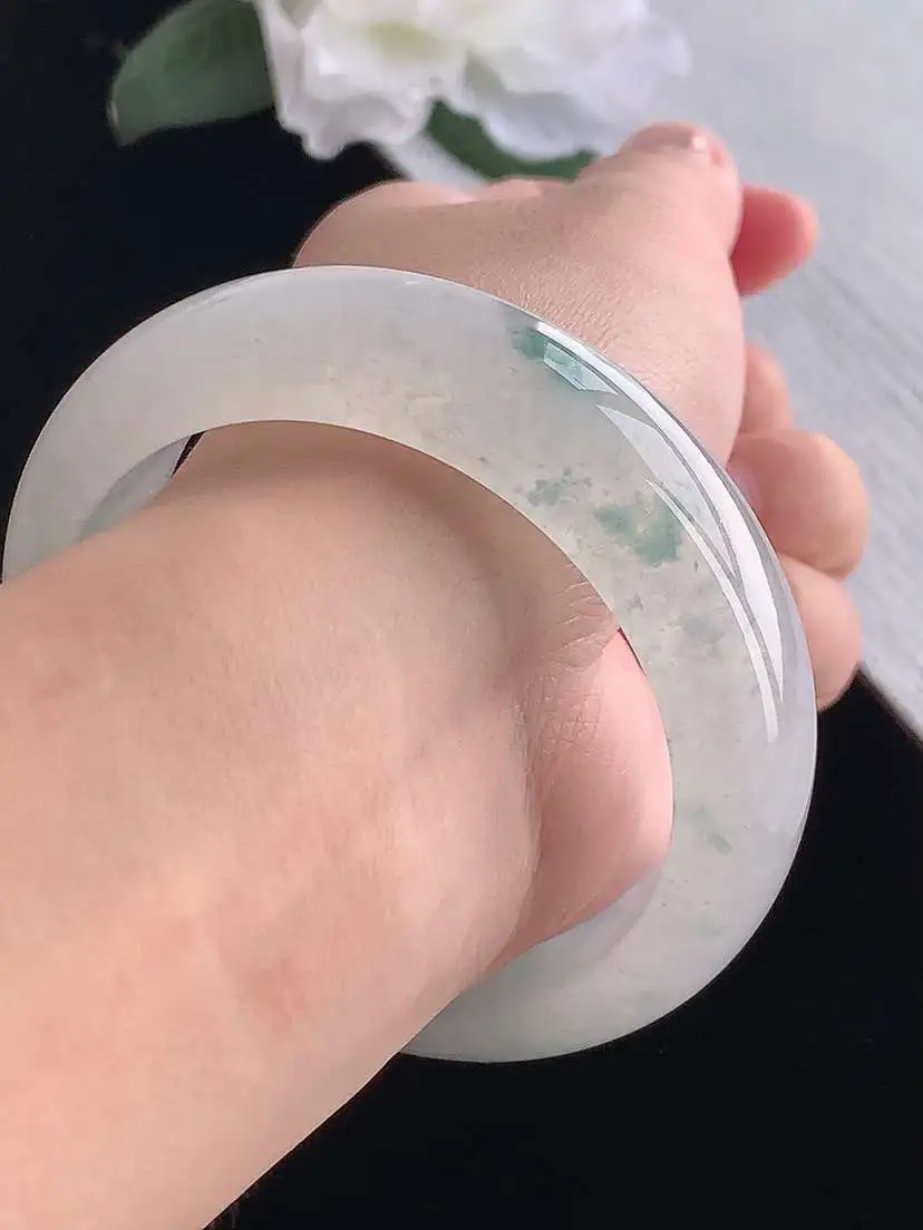 a货翡翠老坑冰种飘花轮胎边宽边正装正圈手镯56-57圈口  尺寸56×18×8.8mm 重量87.72g 1012