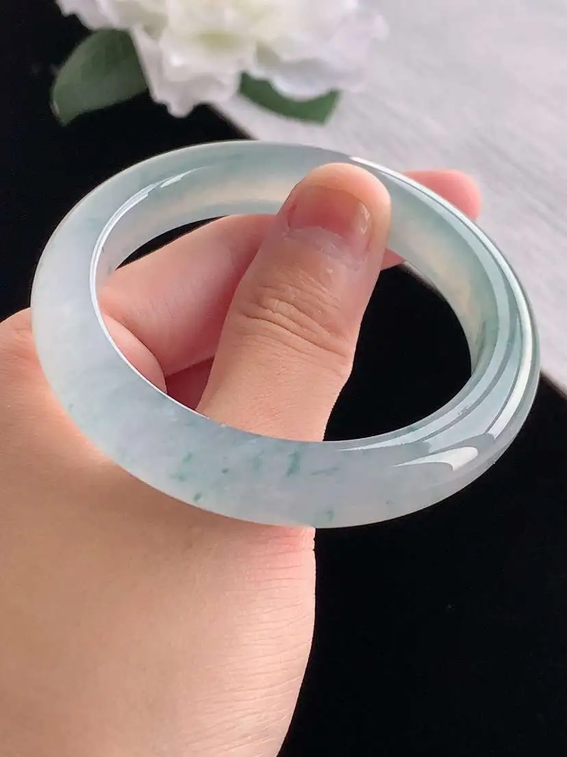 a货翡翠老坑冰种飘花正装正圈手镯52-53小圈口  尺寸52.3×10.4×8.5mm 重量48.03g 1012