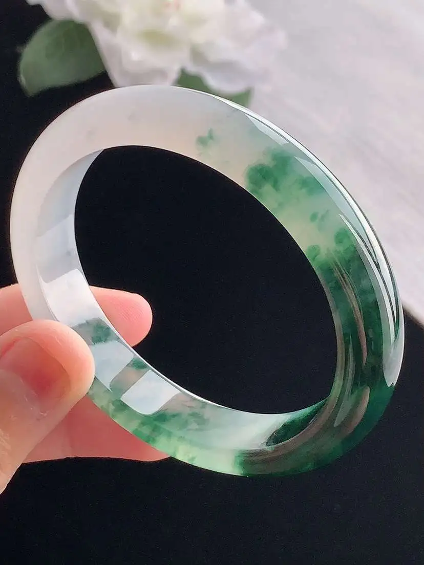 a货翡翠老坑冰种飘花半山半水贵妃手镯53-54圈口  尺寸53.3×47×12.4×7.2mm 重量46.58g 1012 A79