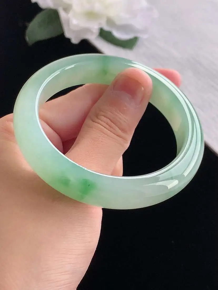 a货翡翠老坑冰种飘绿正装正圈手镯52-53小圈口 尺寸52.8×12×8.2mm 重量53.88g 1012
