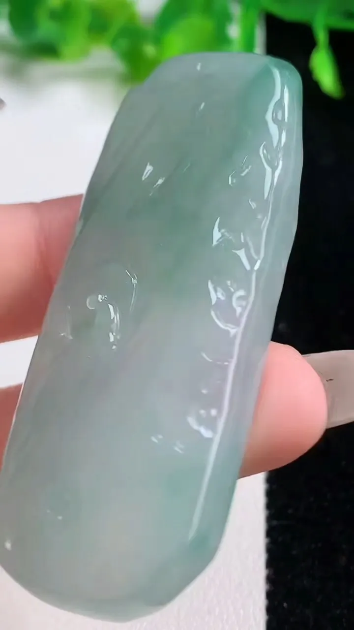 天然A货翡翠冰种飘花悟道吊坠，尺寸62-25.4-6，重量:26.50g
10月13日